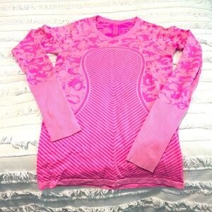 Lululemon Swiftly Tech hot pink camo top